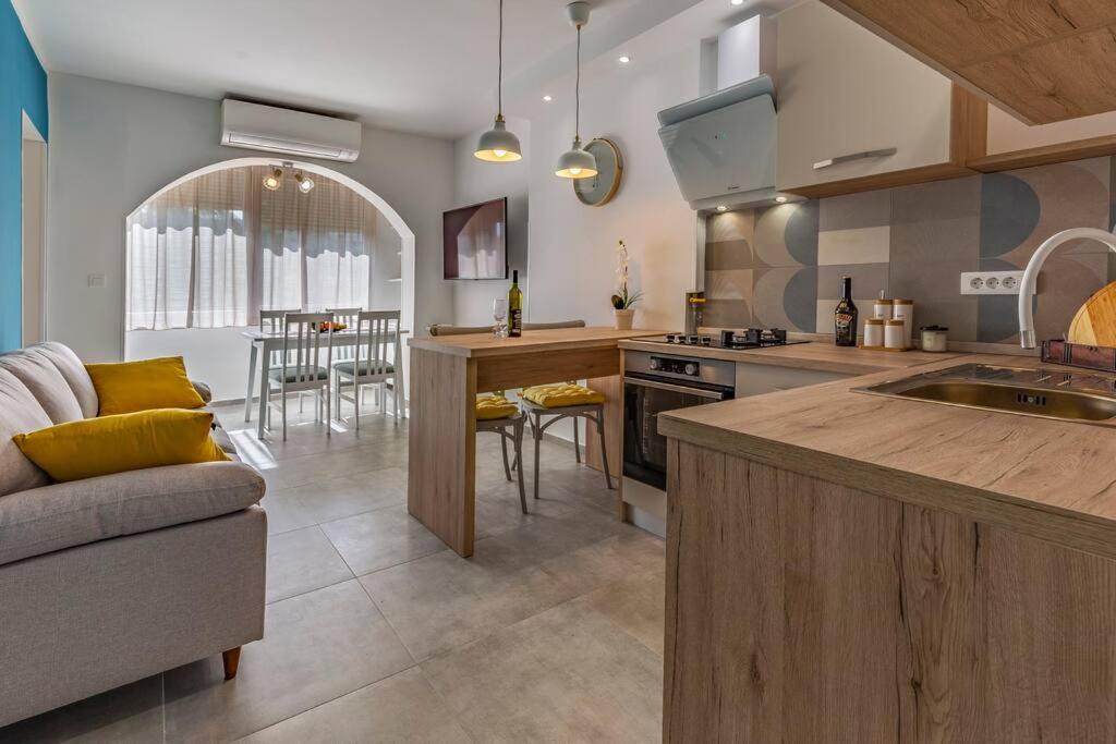 New Two Bedroom Apartment Maloni PUY Eksteriør bilde