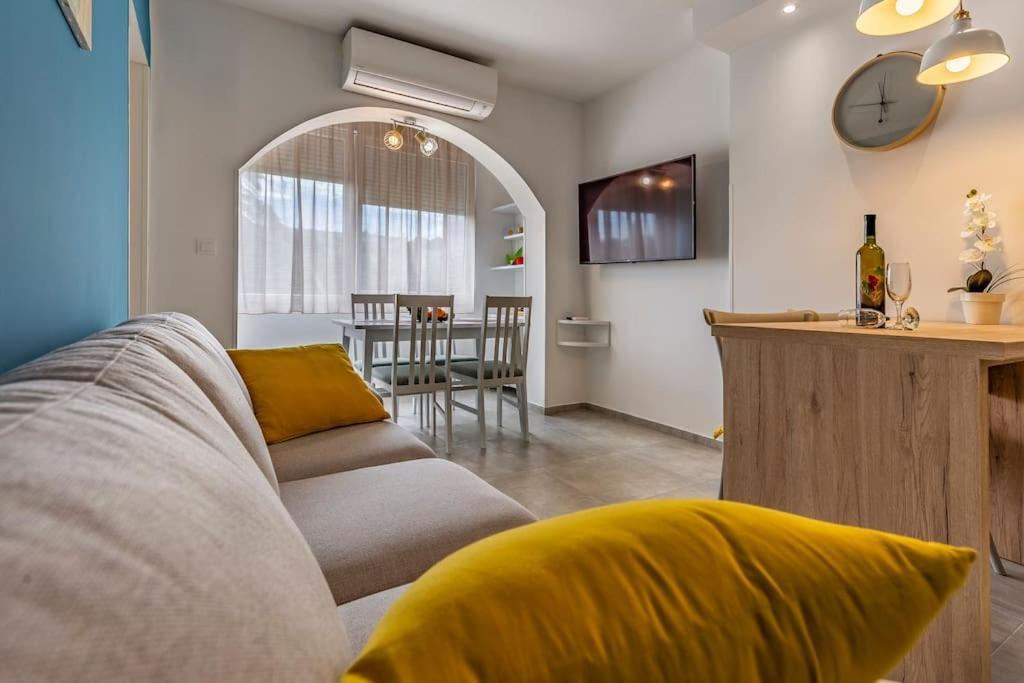New Two Bedroom Apartment Maloni PUY Eksteriør bilde